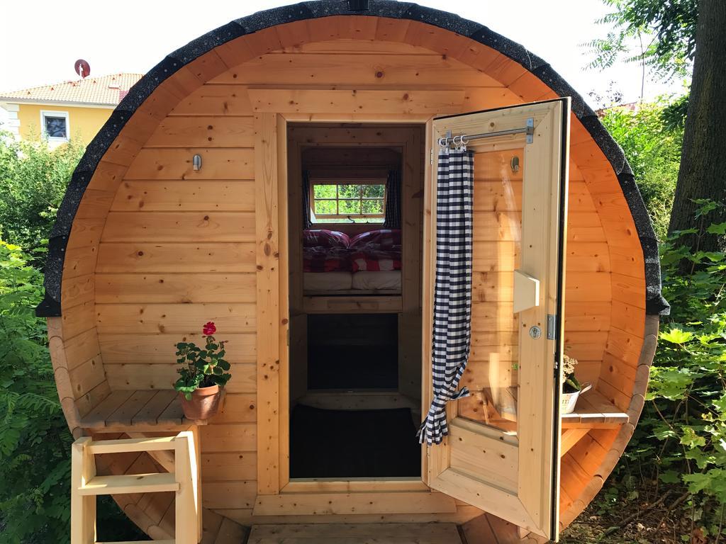 Hotel Schlaffass - Schlafen Im Holzfass Tattendorf Exteriér fotografie